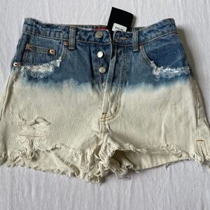 Signature 8 jean shorts, size small